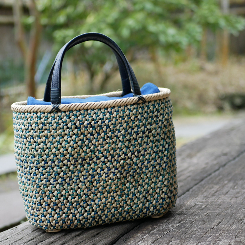 竹巧彩 網代編み ナチュラル色 根竹ハンドル 巾着付きバッグ 人気沸騰 