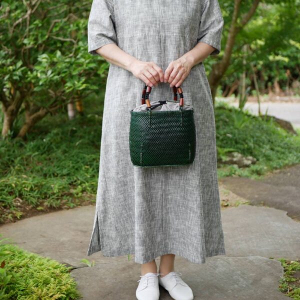 透かし網代編みバッグ