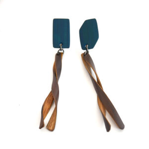 ネジネジイヤリング