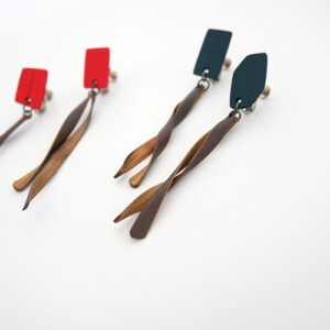 ネジネジイヤリング