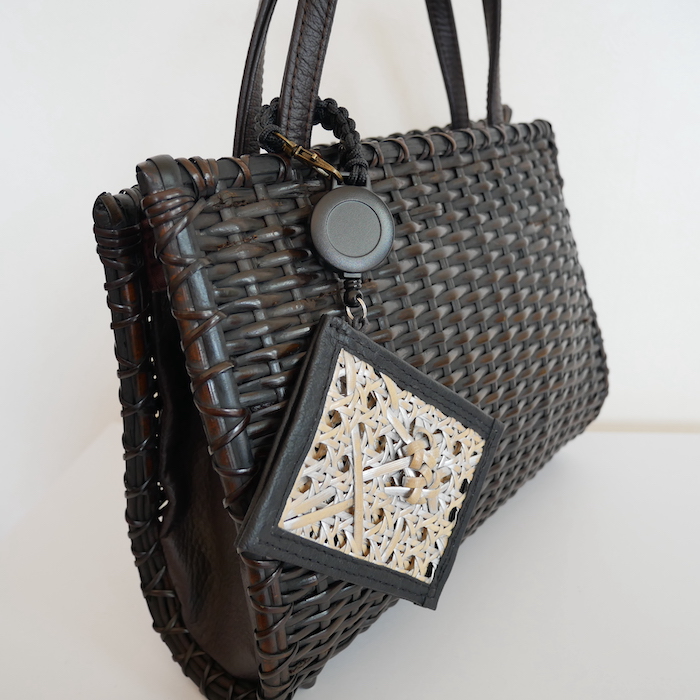 リール式カードケース